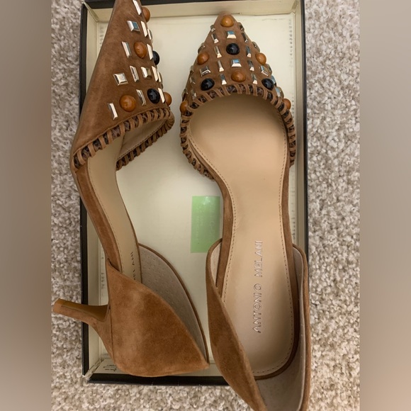 ANTONIO MELANI Shoes Antonio Melani Brown Suede Beaded Kitten Heel